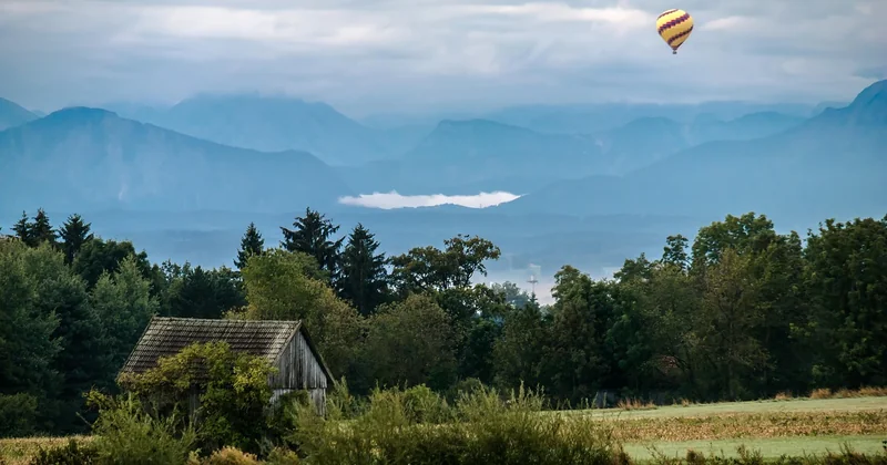Logement insolite Suède : où trouve-t-on vraiment des cabanes flottantes ?